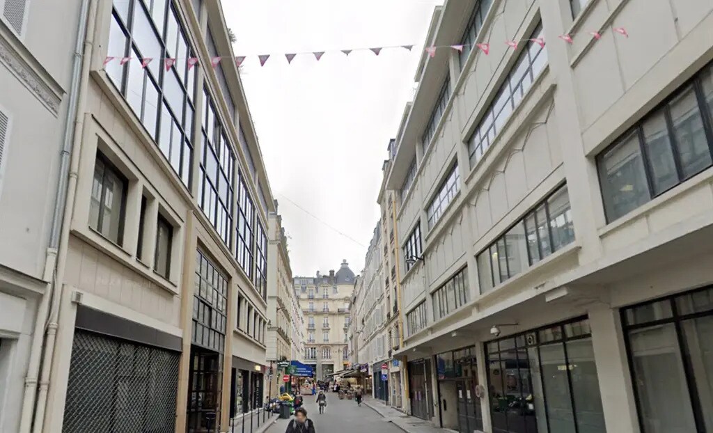 Retail in Paris for lease Building Photo- Image 1 of 4