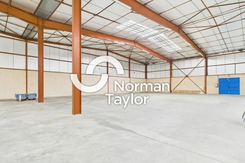 Flex in Perpignan for lease - Building Photo - Image 2 of 4