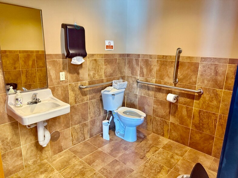 15255 N 40th St, Phoenix, AZ for sale - Interior Photo - Image 2 of 30