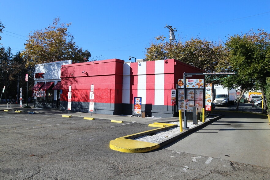 3400 Foothill Blvd, Oakland, CA for lease - Building Photo - Image 3 of 5