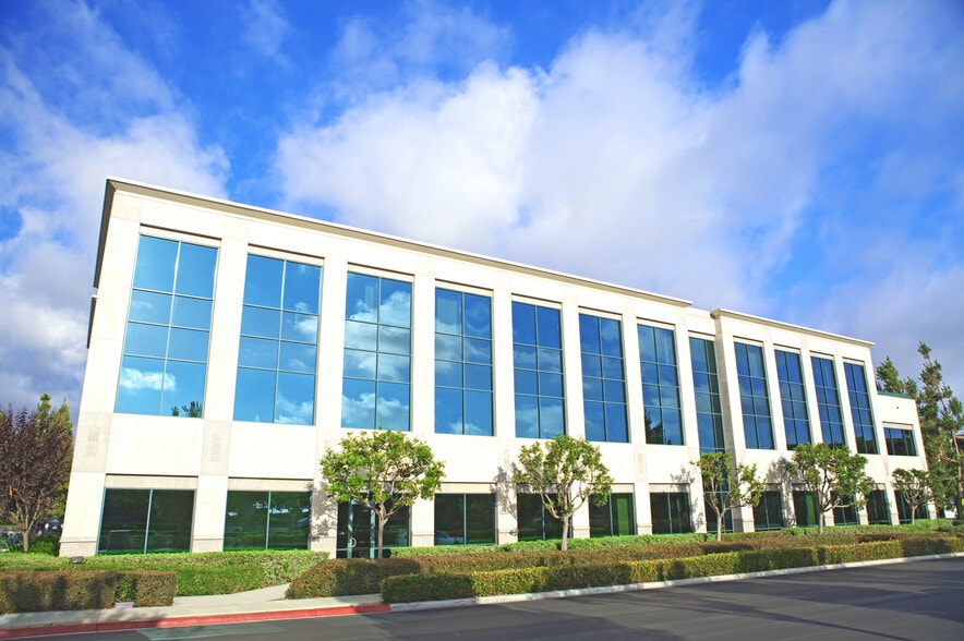 5800 Armada Dr, Carlsbad, CA for lease - Building Photo - Image 2 of 8
