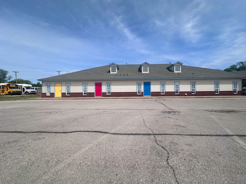 710 W Broadway St, Collinsville, OK for sale - Building Photo - Image 2 of 58