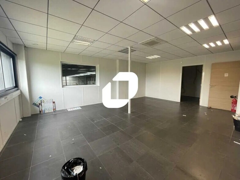 Flex in Bruges for lease - Interior Photo - Image 3 of 6
