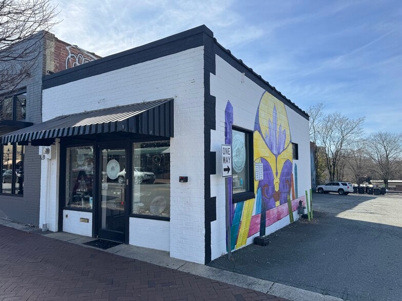 622-632 N. Trade Street portfolio of 4 properties for sale on LoopNet.com - Building Photo - Image 2 of 8