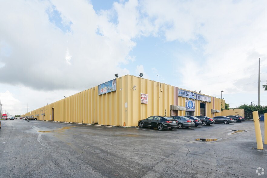 6301-6333 NW 74th Ave, Miami, FL for lease - Building Photo - Image 1 of 9