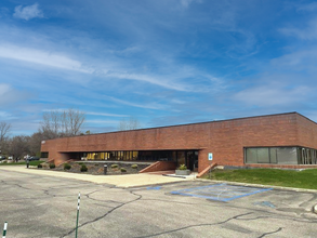 1676 Viewpond Dr SE, Grand Rapids, MI for lease Building Photo- Image 2 of 15