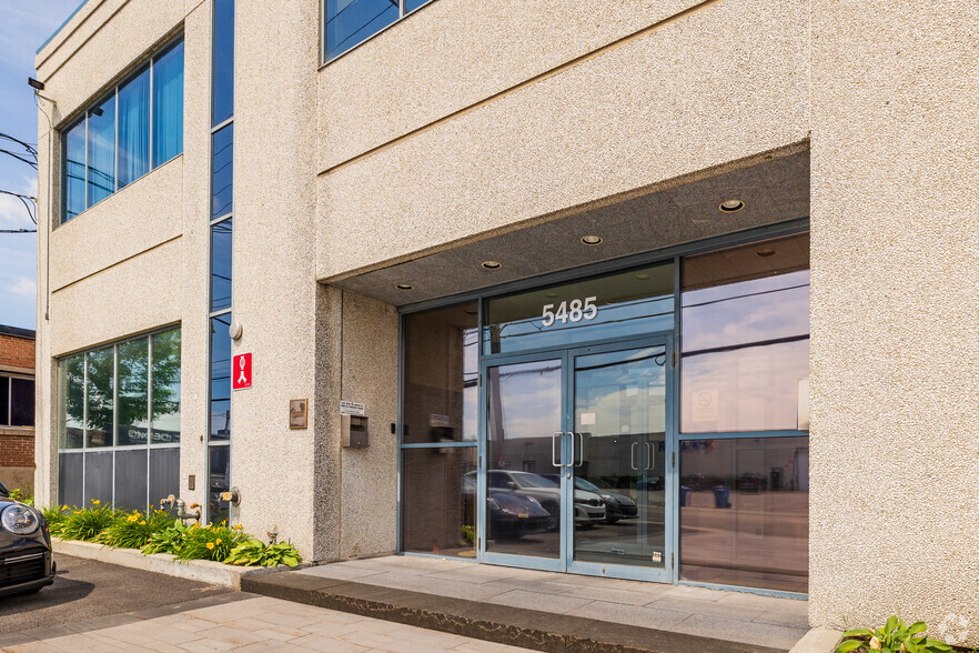 5485 Rue Paré, Mt Royal, QC for lease - Building Photo - Image 3 of 4