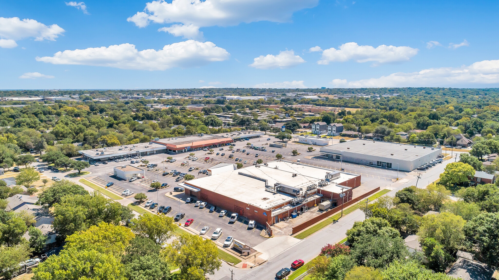 3511-3563 S Hills Ave, Fort Worth, TX for lease Building Photo- Image 1 of 11