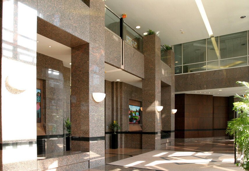 300 N Greene St, Greensboro, NC for lease - Lobby - Image 2 of 34