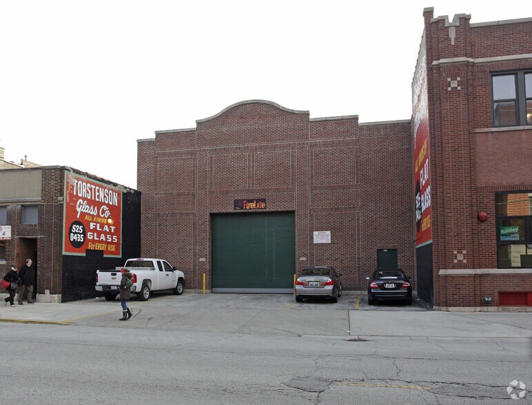 3241-3243 N Sheffield Ave, Chicago, IL for sale - Primary Photo - Image 1 of 2