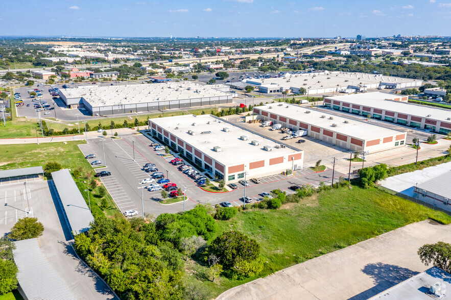 5631 University Heights Blvd, San Antonio, TX for lease - Building Photo - Image 2 of 3