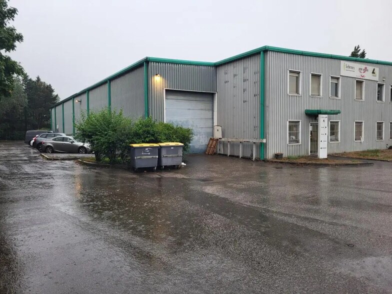 Flex in Vaulx-en-Velin for lease - Building Photo - Image 1 of 6
