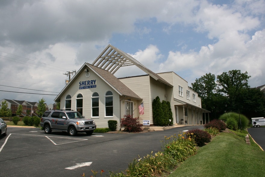 1021 E Main St, Purcellville, VA for lease - Primary Photo - Image 1 of 8