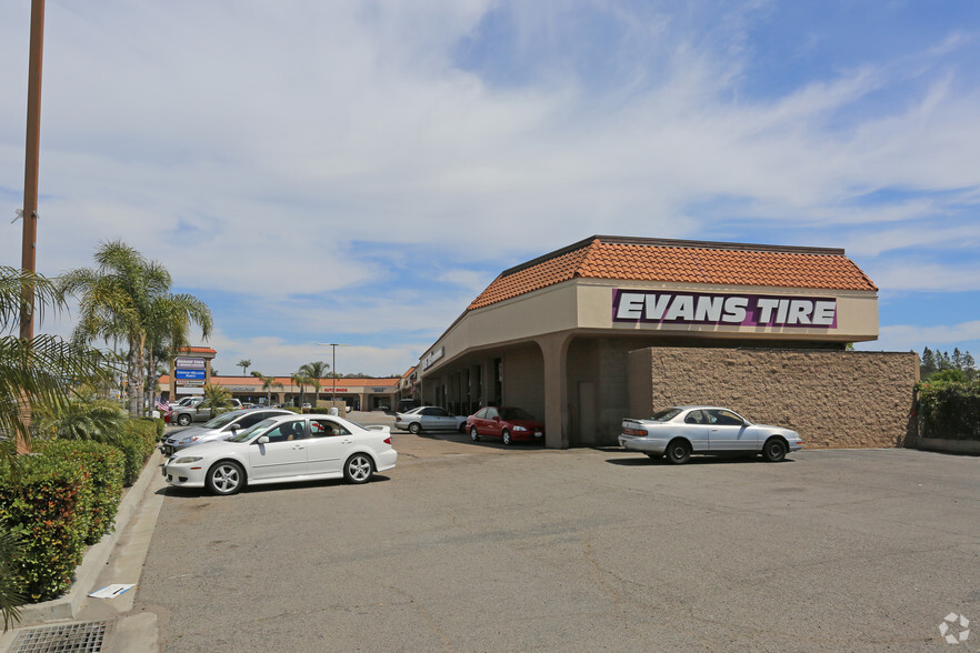 2070 Hacienda Dr, Vista, CA for lease - Primary Photo - Image 1 of 6