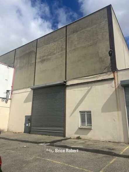 Office in Vaulx-en-Velin for lease - Building Photo - Image 3 of 3