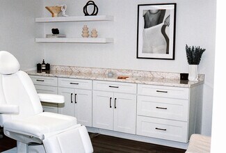 220 Newport Center Dr, Newport Beach, CA for lease Interior Photo- Image 2 of 6