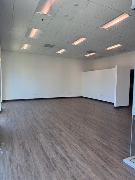 559 Clyde Ave, Mountain View, CA for lease - Interior Photo - Image 3 of 7