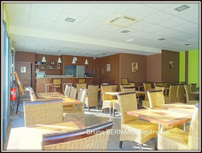 Retail in Lannemezan for lease - Interior Photo - Image 1 of 20