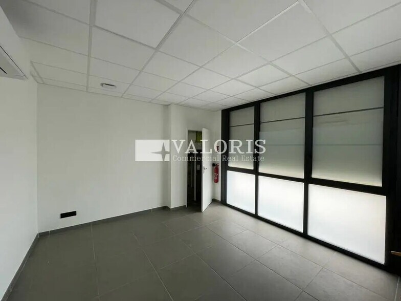 Office in Sainte-Foy-lès-Lyon for sale - Interior Photo - Image 3 of 8