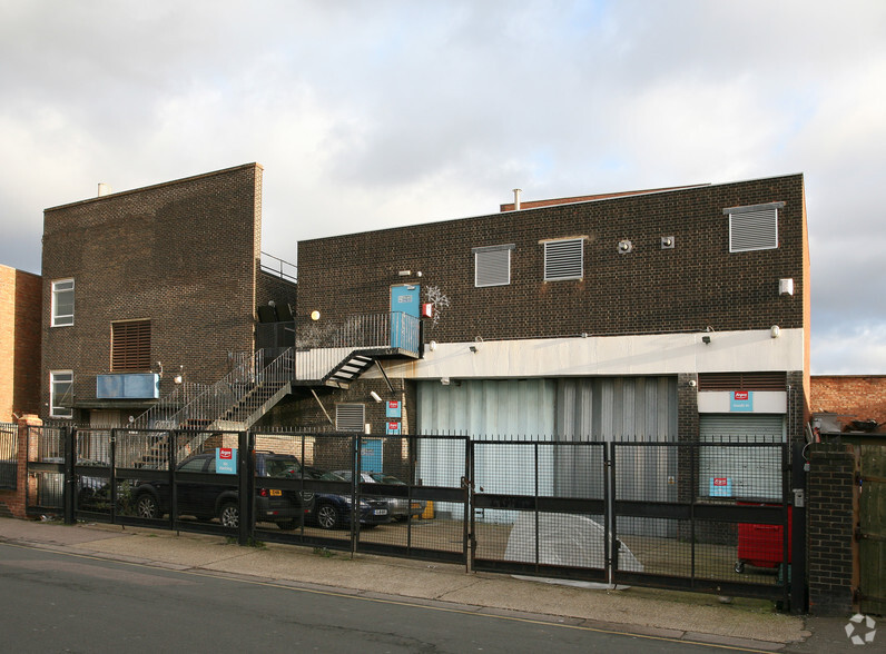 108-110 Rushey Green, London for lease - Building Photo - Image 2 of 3