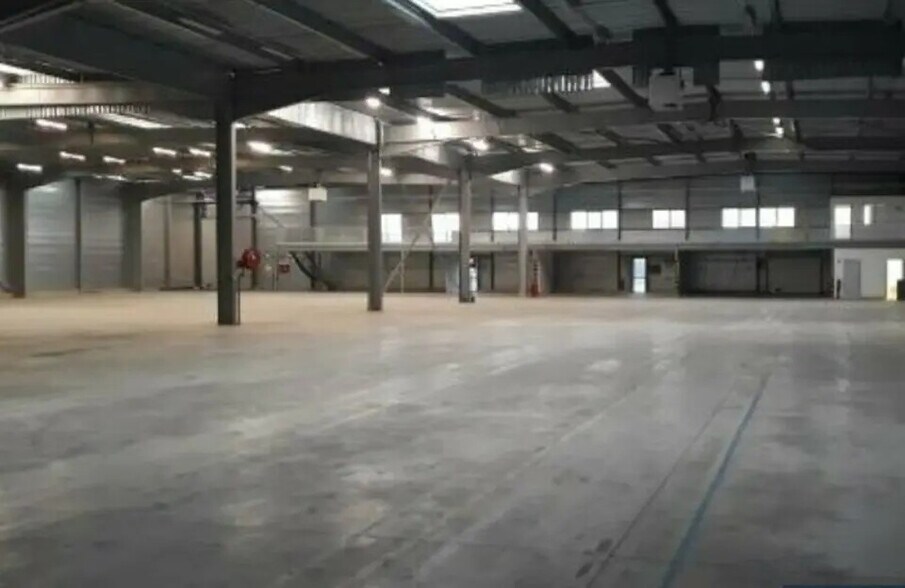 Flex in Étupes for lease - Interior Photo - Image 3 of 4