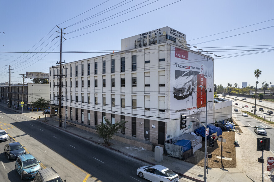 5300 Santa Monica Blvd, Los Angeles, CA for lease - Building Photo - Image 2 of 5