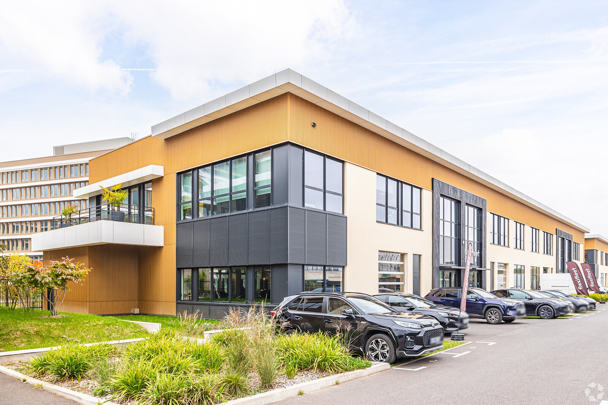 Flex in Nanterre for lease Primary Photo- Image 1 of 4