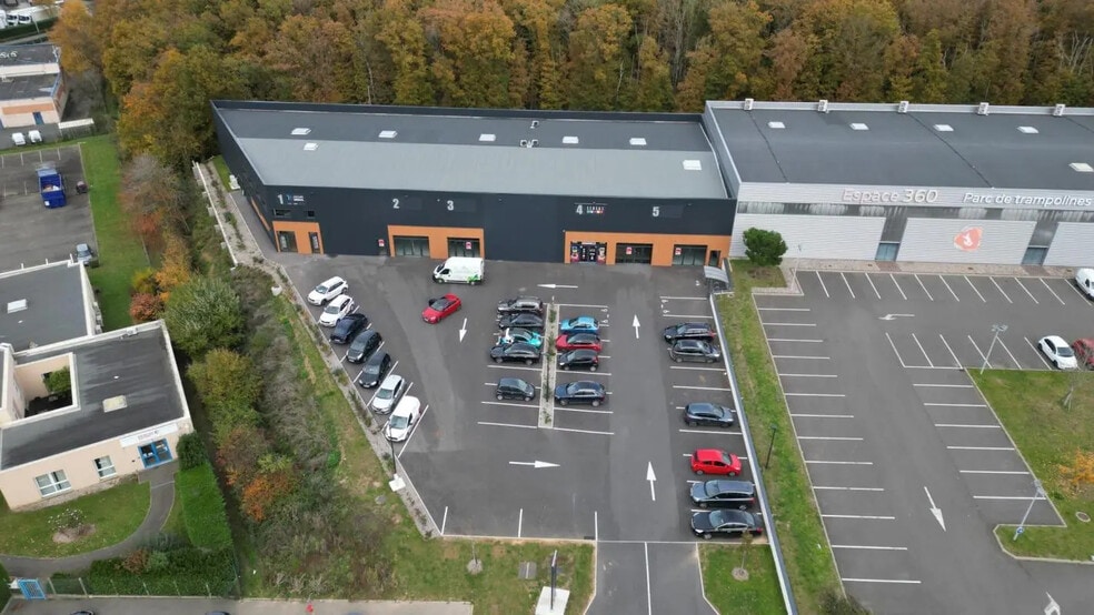 Retail in Luisant for lease - Aerial - Image 2 of 9