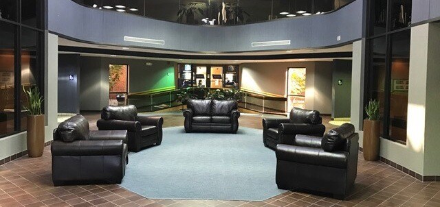 5150 N Port Washington Rd, Glendale, WI for lease - Lobby - Image 2 of 7