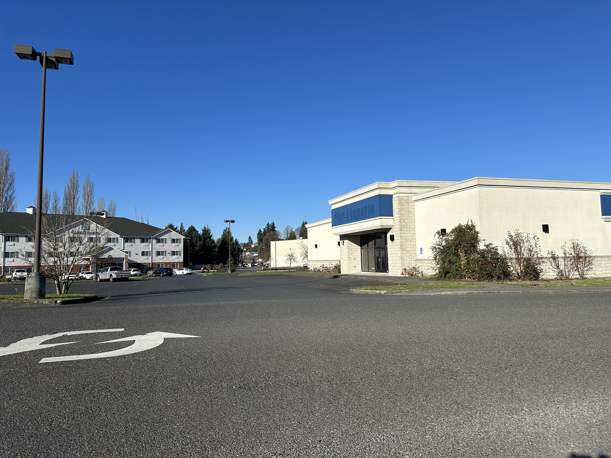 351 Three Rivers Dr, Kelso, WA for lease Building Photo- Image 1 of 9