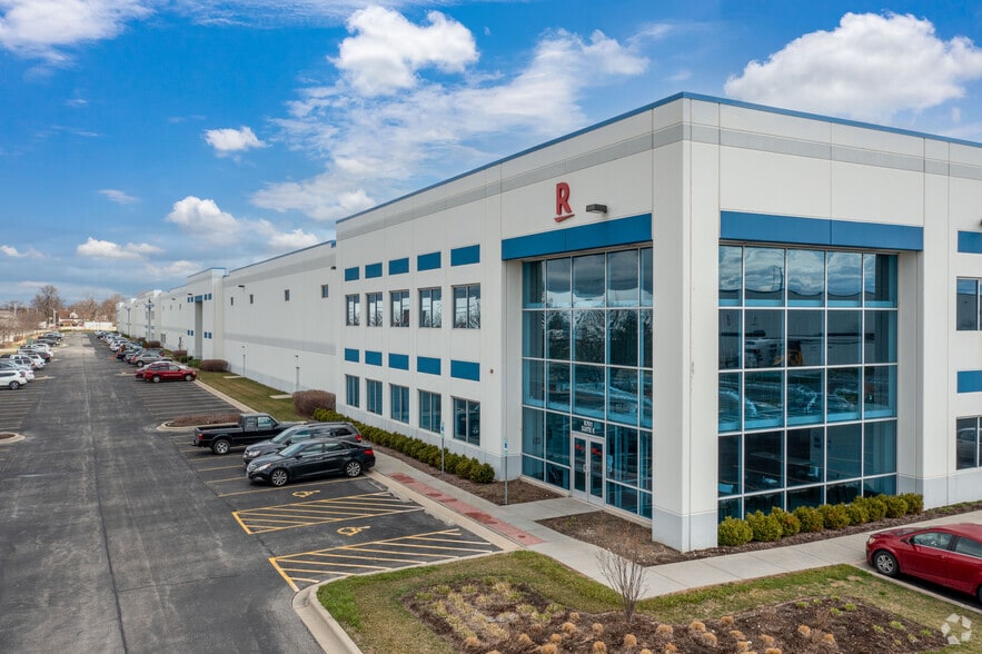 8701 W 47th St, McCook, IL 60525