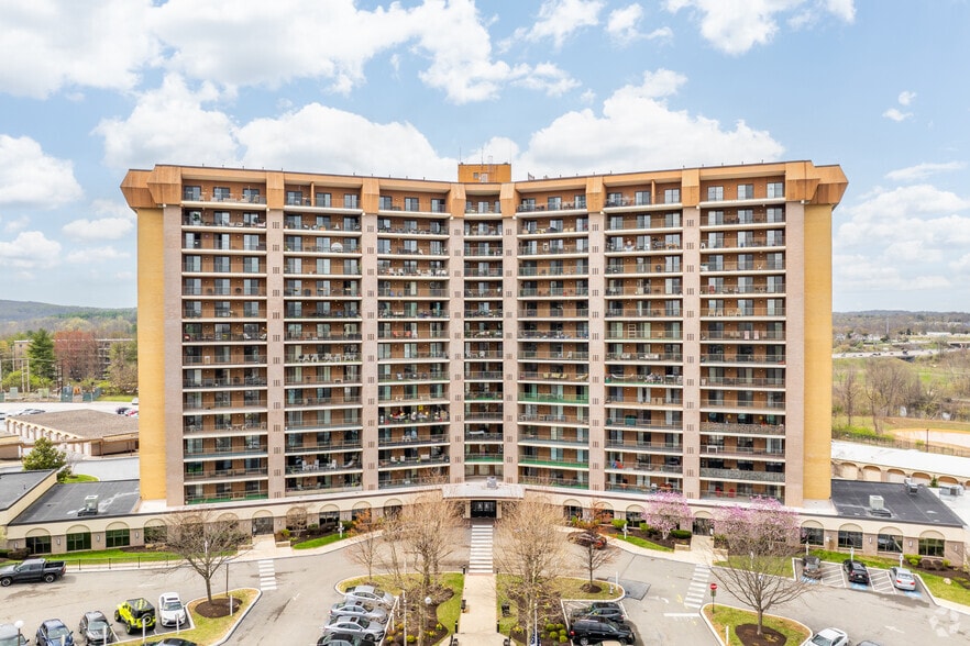 2000 Valley Forge Cir, King Of Prussia, PA for sale - Building Photo - Image 2 of 7