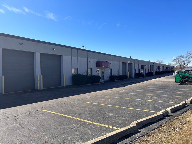 1000-1100 Bryn Mawr Ave, Bensenville, IL for lease - Building Photo - Image 3 of 4