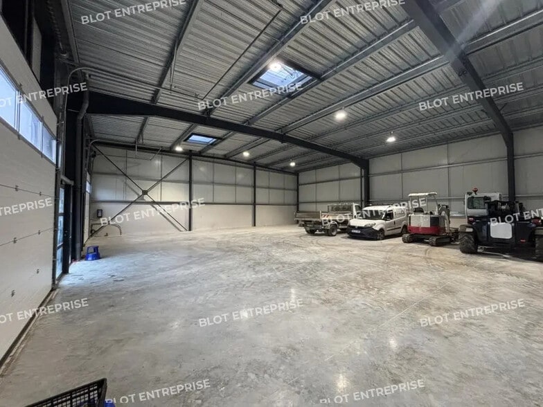 Flex in Kervignac for lease - Building Photo - Image 2 of 5