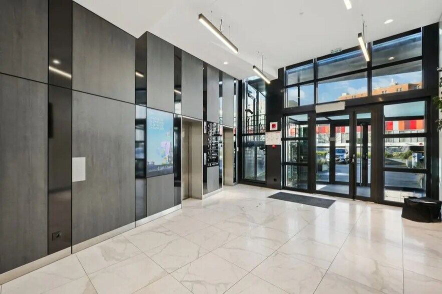 56-58 Boulevard De La Mission Marchand, Courbevoie for lease - Lobby - Image 2 of 9