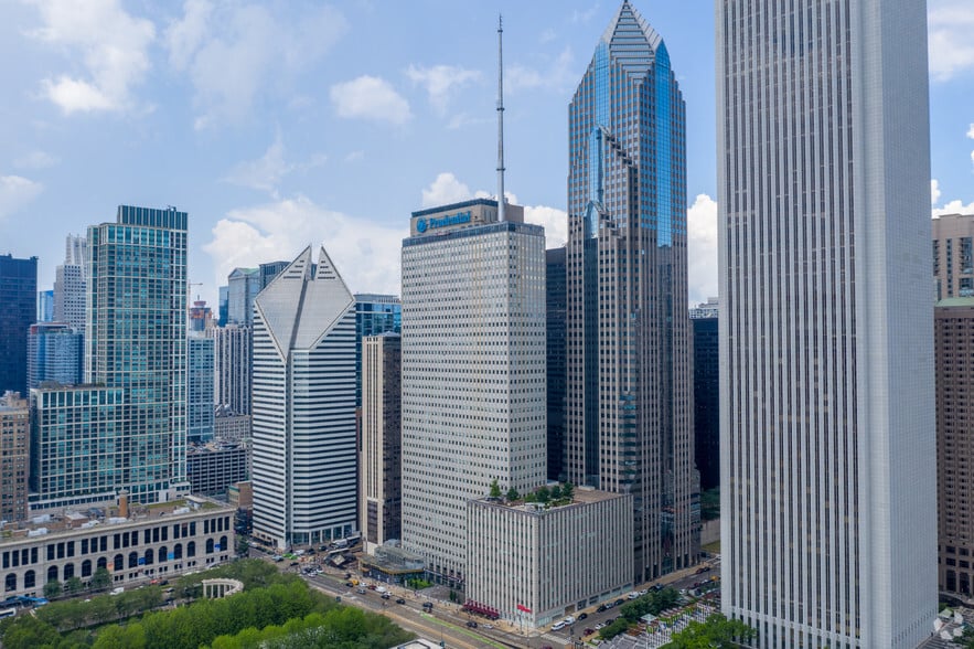 130 E Randolph St, Chicago, IL for lease - Building Photo - Image 2 of 22