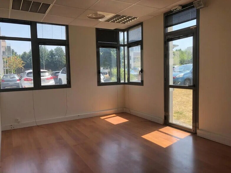 Office in Saint-Grégoire for sale - Interior Photo - Image 3 of 5