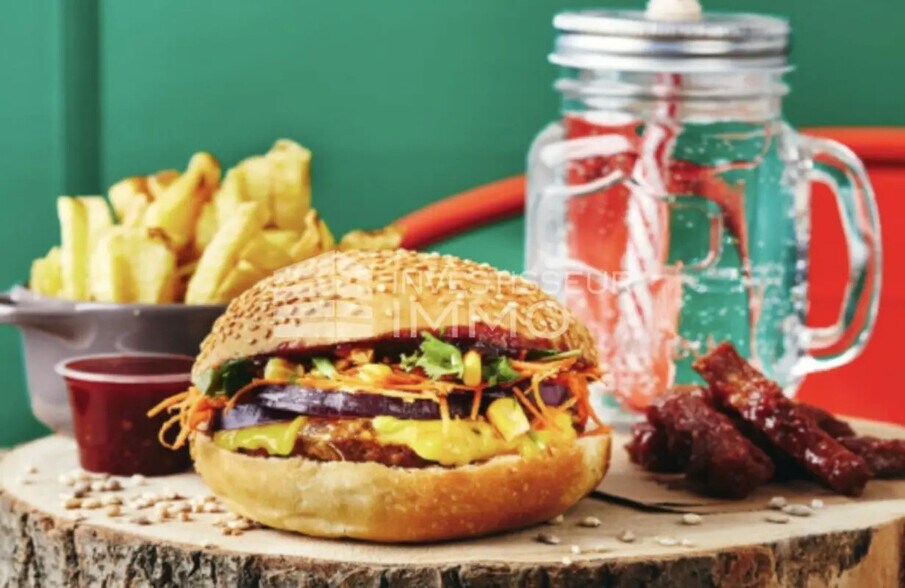 Retail in Colombes for lease - Building Photo - Image 3 of 4