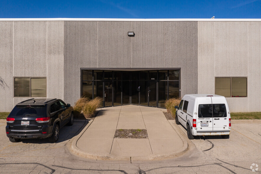 901 S Rohlwing Rd, Addison, IL for lease - Building Photo - Image 3 of 6