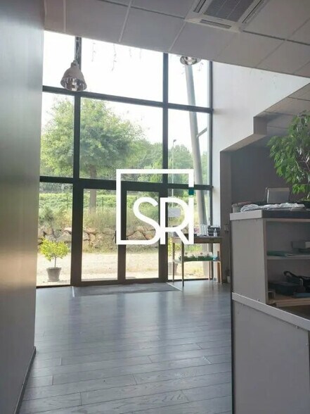 Flex in Coudes for lease - Building Photo - Image 1 of 12