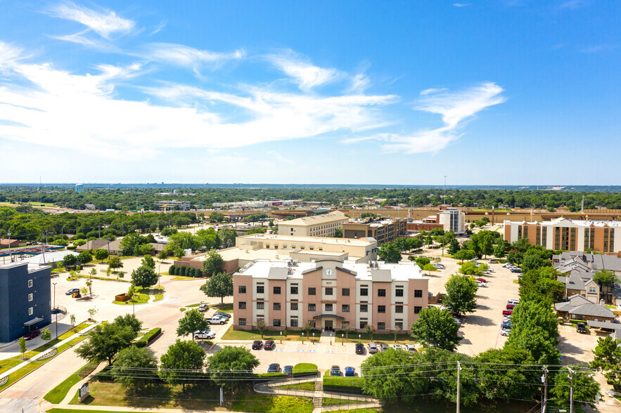 809 W Harwood Rd, Hurst, TX for lease - Building Photo - Image 3 of 31