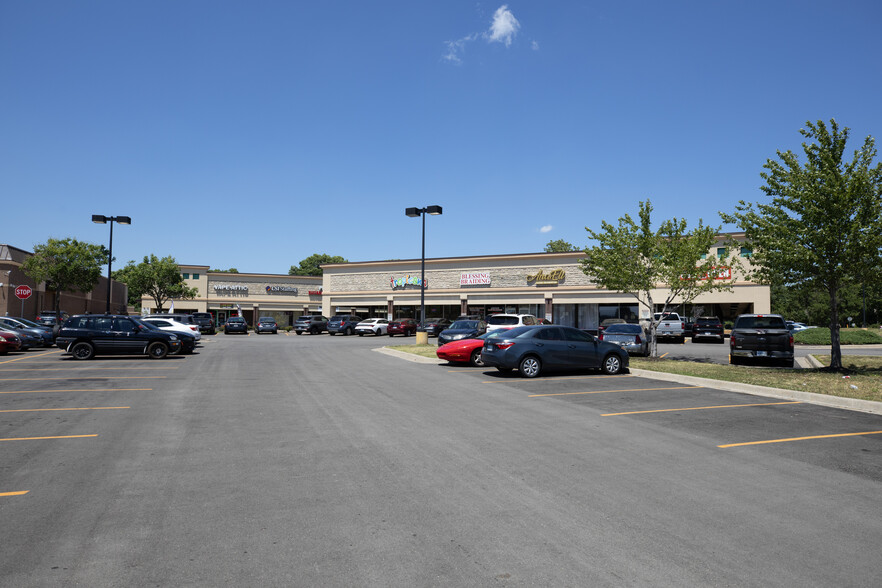 10902-10966 W 75th St, Shawnee, KS for lease - Building Photo - Image 1 of 5