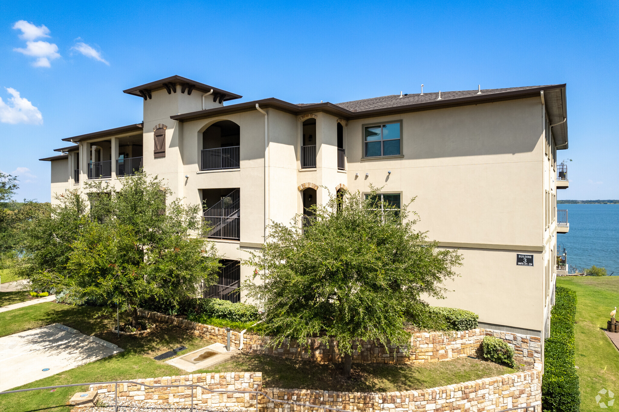 500 Waters Edge Dr, Lake Dallas, TX for sale Primary Photo- Image 1 of 1