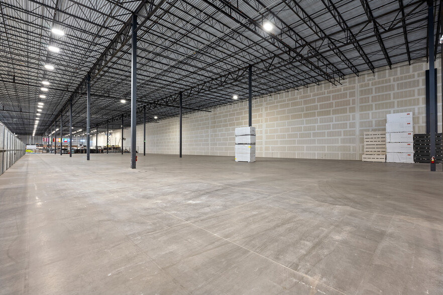 22600 E I-76 Frontage Rd, Brighton, CO for lease - Interior Photo - Image 3 of 8