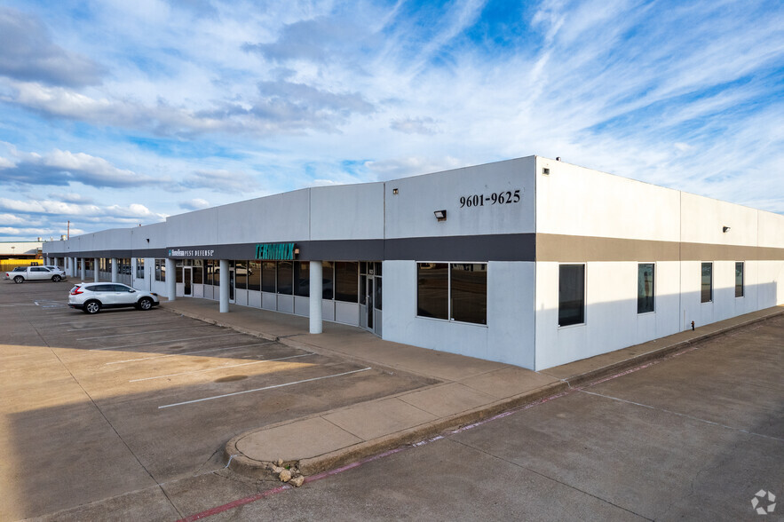 9657 Camp Bowie West Blvd, Fort Worth, TX for sale - Building Photo - Image 1 of 1