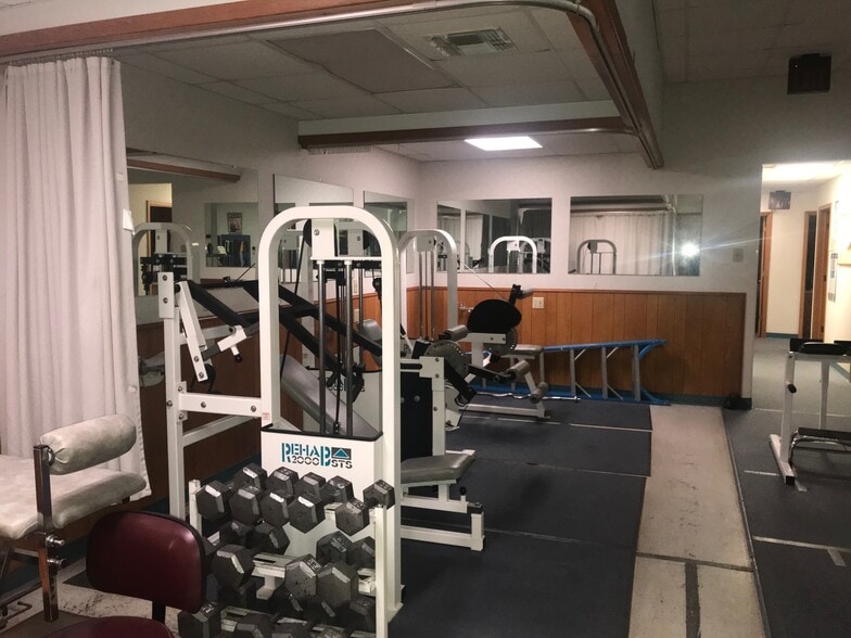 908 Bomar St, Marshall, TX for lease - Interior Photo - Image 2 of 7