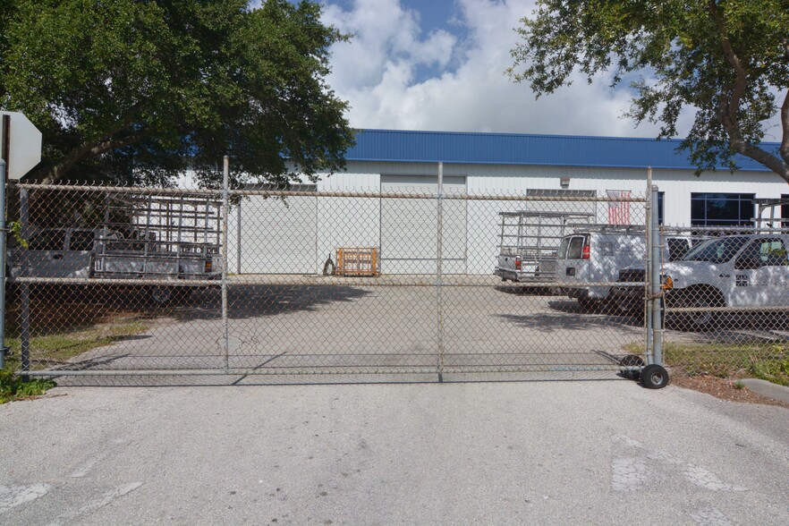 1669 Old Dixie Hwy, Vero Beach, FL for lease - Building Photo - Image 3 of 20