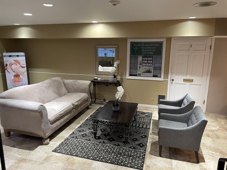 580 Roger Williams Ave, Highland Park, IL for sale - Building Photo - Image 3 of 12