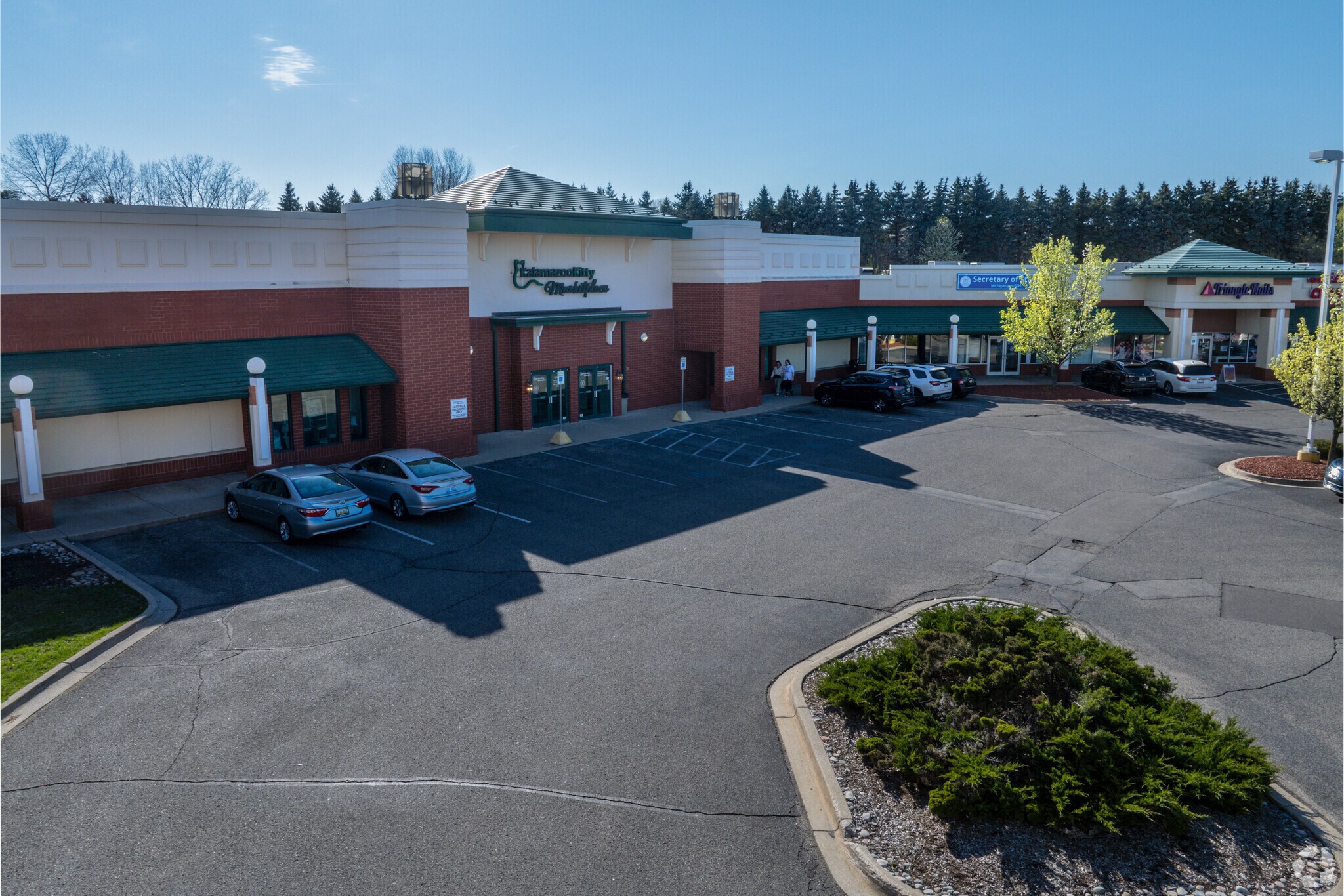 551-651 Romence Rd, Portage, MI for lease Building Photo- Image 1 of 18