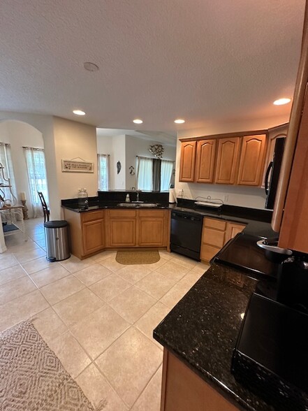 3401 Schuster St, North Port, FL for sale - Interior Photo - Image 3 of 25